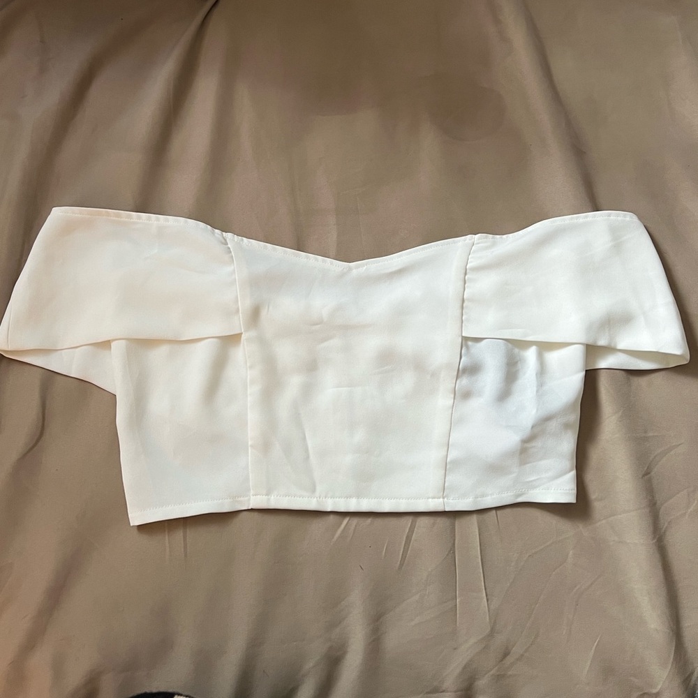 WHITE CROP TOP